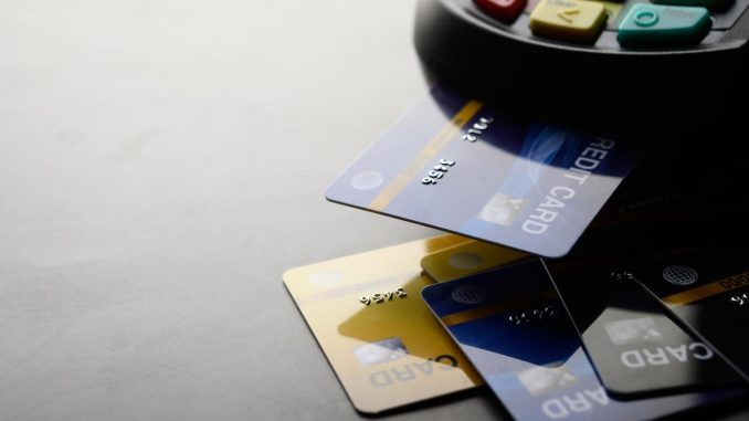 Đáo hạn thẻ tín dụng là gì